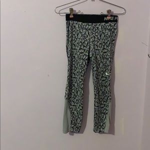 Nike Cropped Leggings